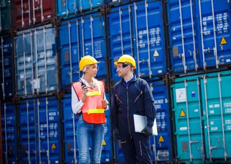 Handshakeinfrontofcontainters