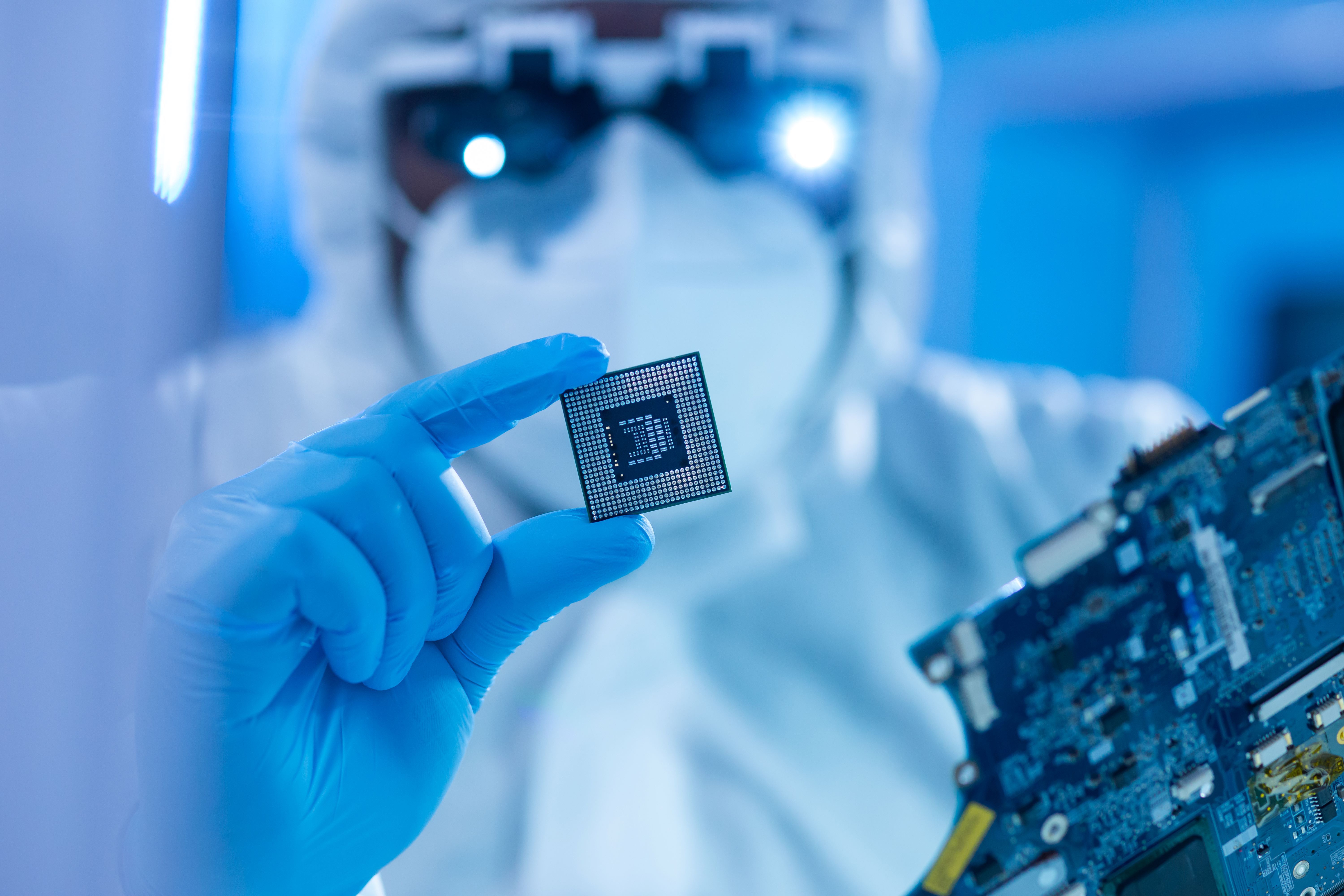 Scientist manufacturing a semiconductor chip in mand